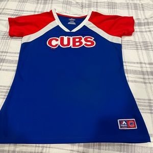 Women’s v-neck Chicago Cubs tee